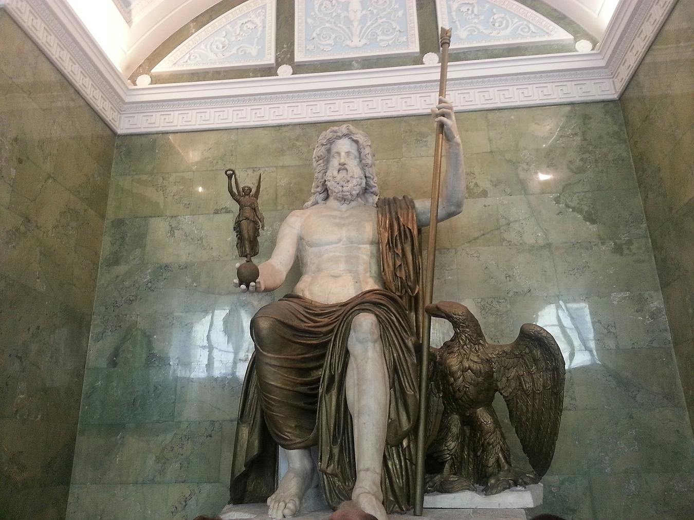 Replica fiel de la Estatua de Zeus de Olimpia.